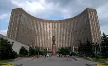 Здание гостиницы Космос в Москве